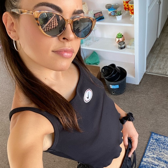 Meet your Posher, Monica - Picture 1 of 1